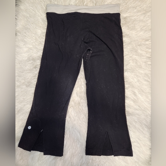 Women's Black Lululemon Capris - Picture 2 of 3